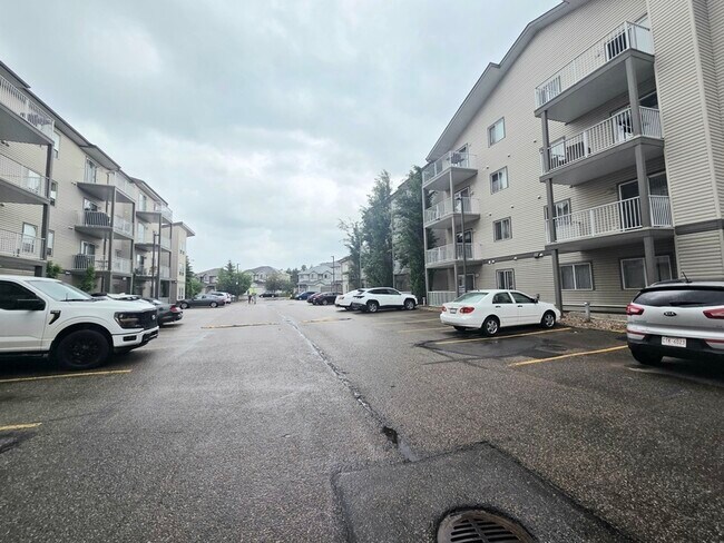 Photo du bâtiment - 155 Edwards Dr SW