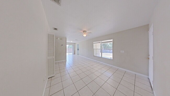 Building Photo - Center St 3125-3127