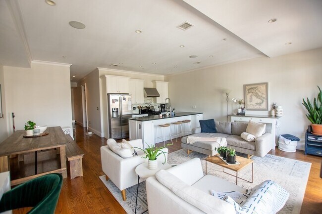 Foto del edificio - 376 W Broadway