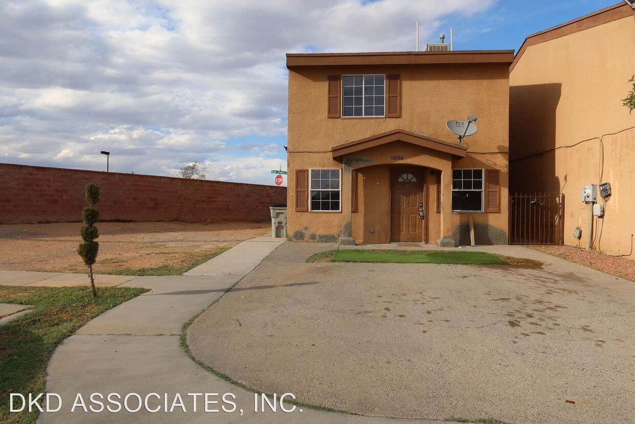 Primary Photo - 4 br, 2.5 bath House - 10286 VALLE DEL SOL