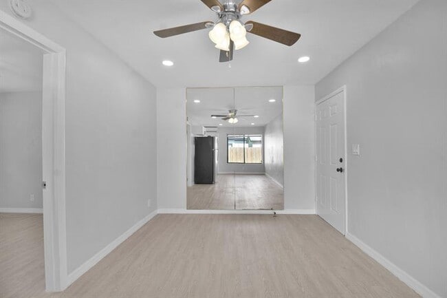 Building Photo - 6101 NW 9th Ct