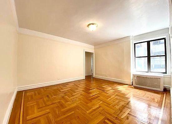 Foto del edificio - 2 bedroom in BRONX NY 10463