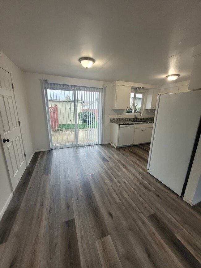 Foto del edificio - Updated 2BD/1BA Coming Duplex Available