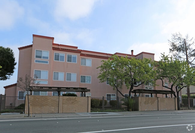 Building Photo - Evergreen Condominiums