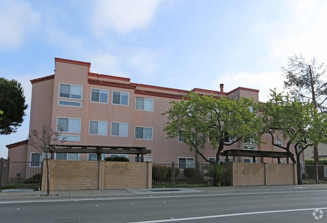 Foto del edificio - Evergreen Condominiums