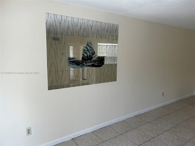 Building Photo - 10361 N Kendall Dr