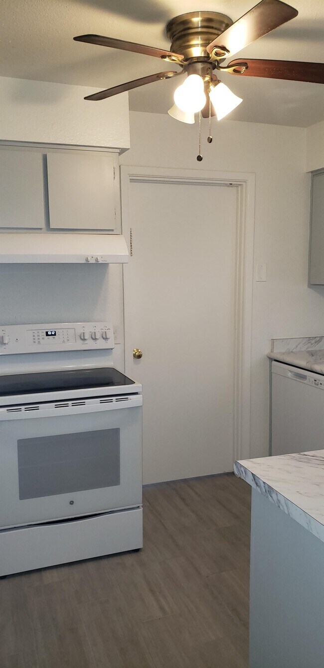 Foto del edificio - 616 E 3rd Ave