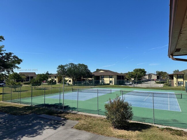 Foto del edificio - 10045 Winding Lake Rd
