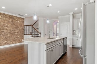 Building Photo - 1444 Channing Dr