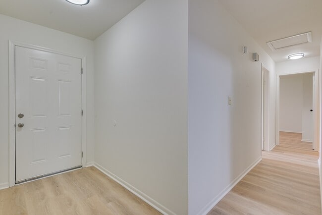 Building Photo - 4315 Parkwood Dr
