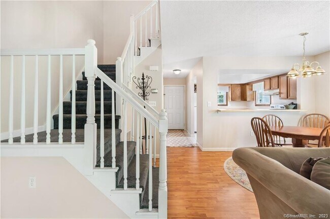 Foto del edificio - 714 Misty Meadow Ln