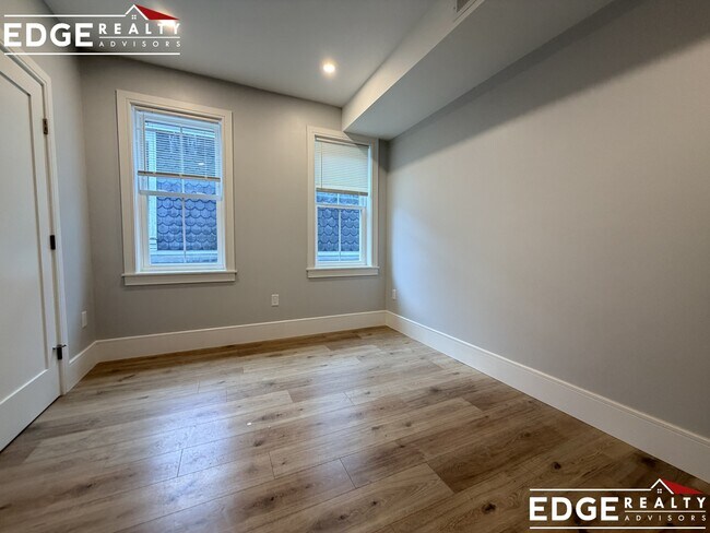 Foto del edificio - 124 Kenrick St