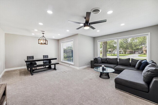 Foto del edificio - 5259 Willowbend Blvd