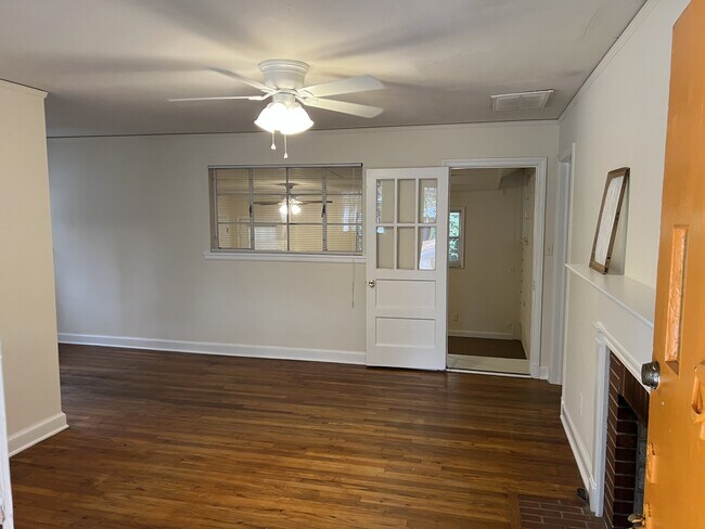 Foto del edificio - 166 Hart Ave