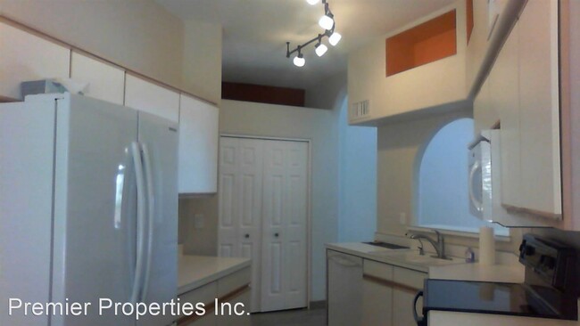 2 br, 2 bath House - 617 W Via Rosaldo photo'