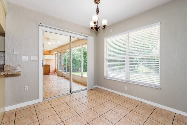 Foto del edificio - 2244 Rio Cir