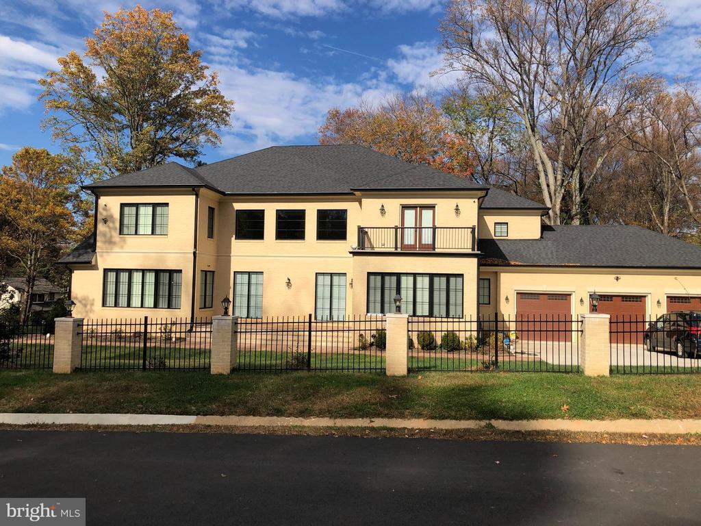 Foto principal - 10120 Woodrow St