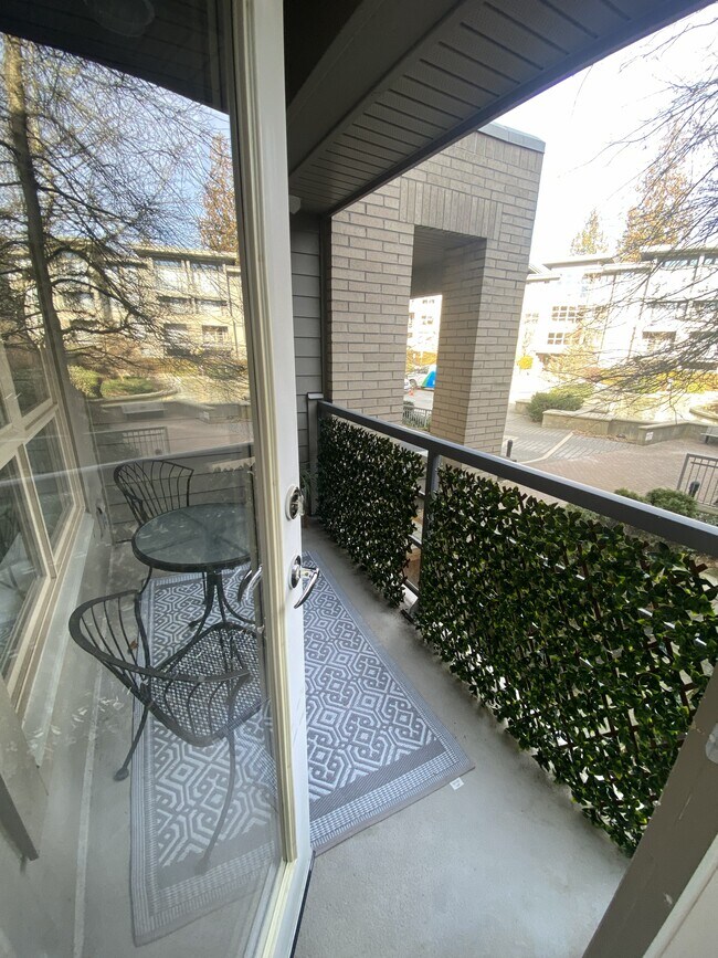 Photo du bâtiment - 9339 University Cres