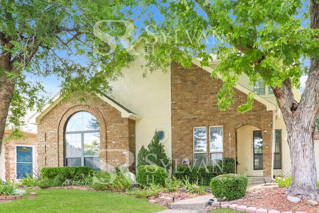 Foto del edificio - Life Just Got Better!