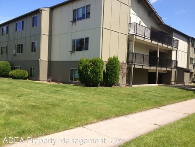 Building Photo - 520 W Spruce St