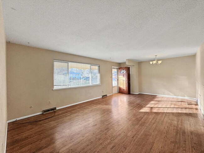 Foto del edificio - 2235 Clarkson Dr