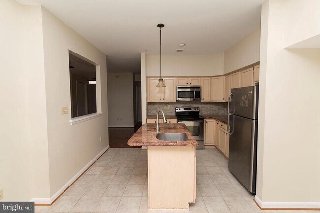 Building Photo - 44178 Shady Glen Terrace