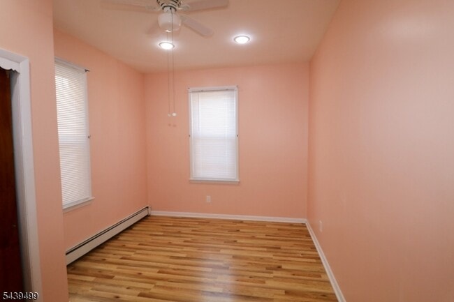 Building Photo - 484 Delavan Ave