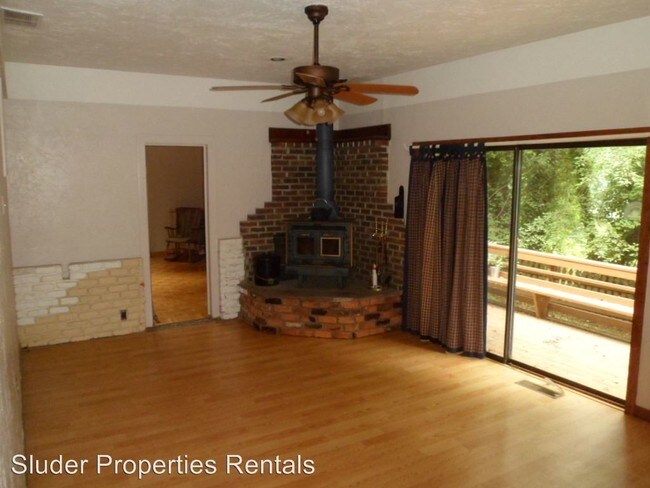 Building Photo - 643 Savannah Dr