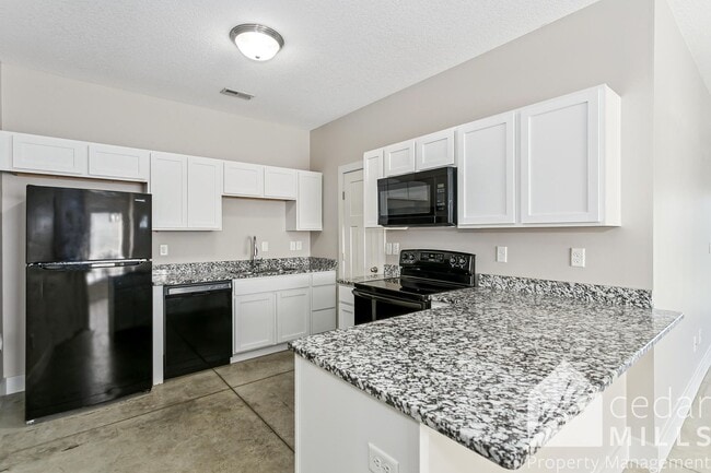 Foto del edificio - New Construction Across from McConnell! De...