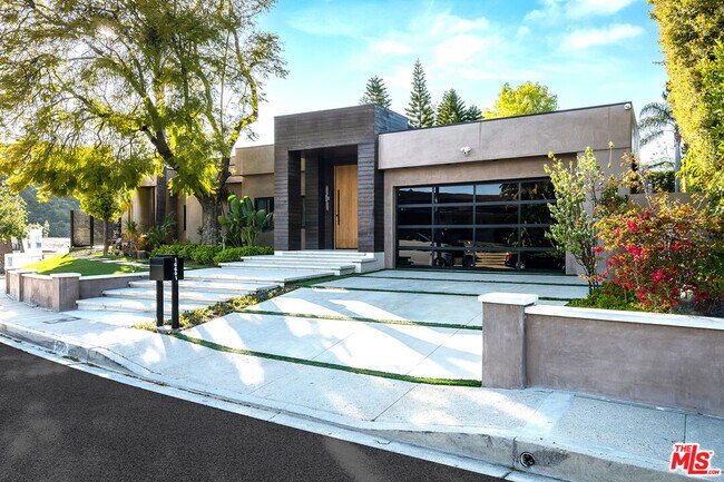 Foto del edificio - 16601 Park Ln Cir