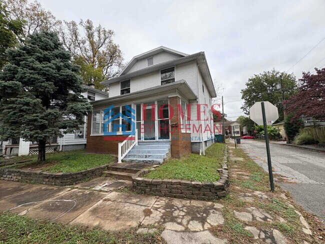 Foto del edificio - Spacious 3 Bedroom House | Two-Story | Loc...