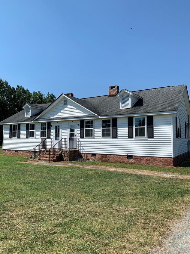 Primary Photo - 2 bedroom duplex in Wayne Co