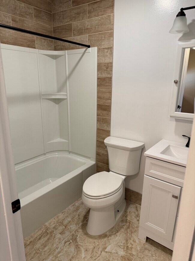 Foto del edificio - 17 Danbury Rd