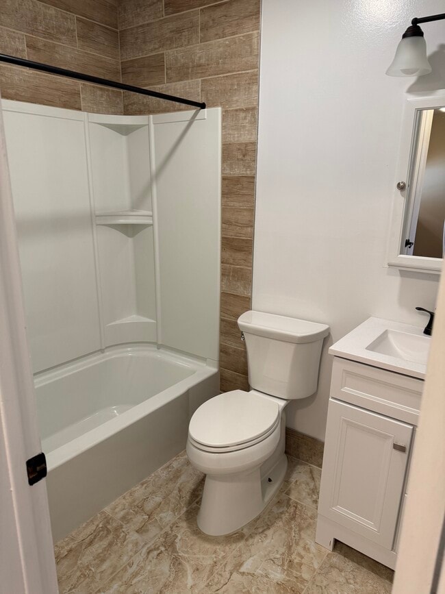 Building Photo - 17 Danbury Rd