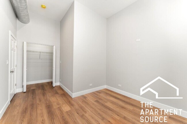 Foto del edificio - 1219 W Devon Ave