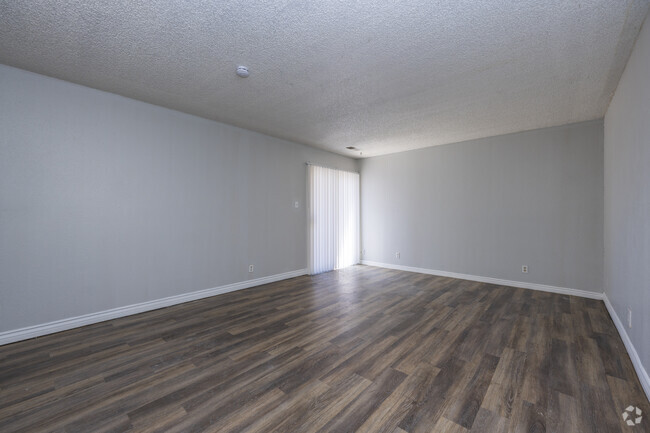 2BR, 1BA - 900SF - Living Room - Nova Ridge