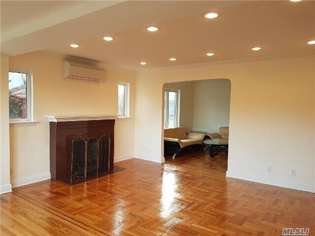 Building Photo - 64-16 Asquith Crescent