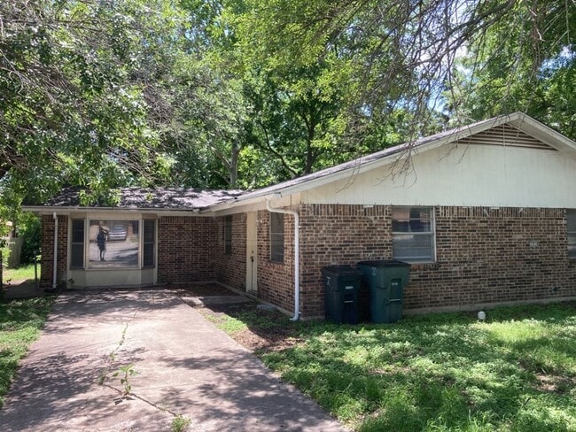 Building Photo - 1814 Gaynor Dr