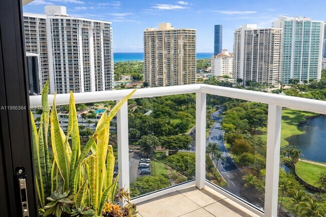 Foto del edificio - 3675 N Country Club Dr