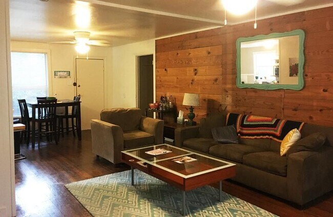Foto del edificio - 4611 Depew Ave