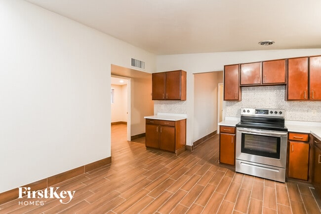 Building Photo - 8940 E Pine Valley Dr