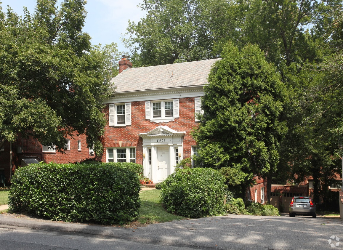Primary Photo - 8501 Flower Ave