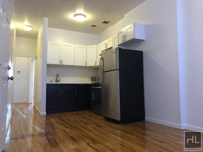 Building Photo - 131 W 130th St