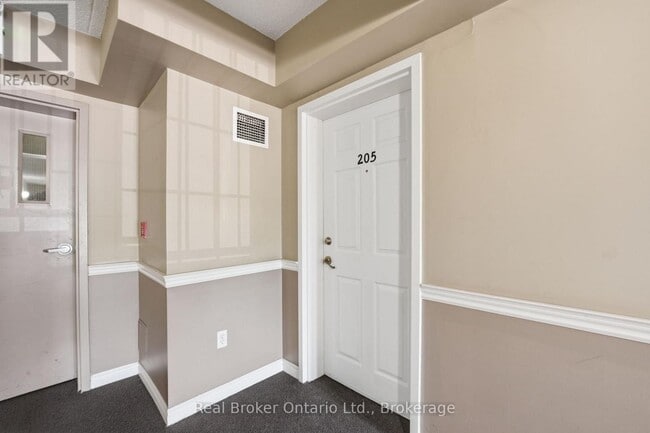 Building Photo - 2065 Appleby Line