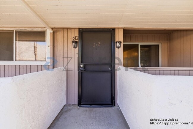 Foto del edificio - 2825 N Los Felices Rd