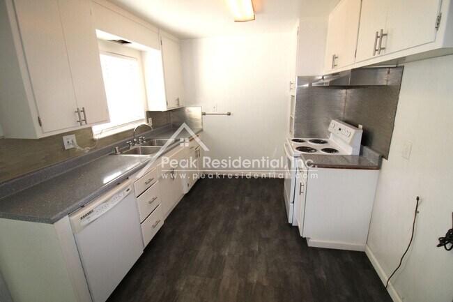 Building Photo - Charming Citrus Heights 3bd/2ba Home with ...