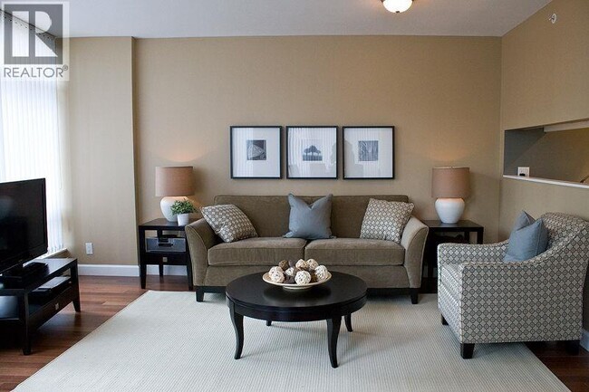 Building Photo - 1288 Alberni St