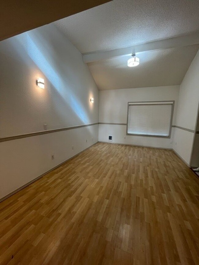 Foto del edificio - 3 Bd / 1Ba Renton Condo