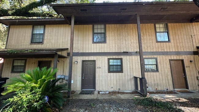 Foto del edificio - CUTE 2/1.5 w/ Small Fenced Yard, Close to ...