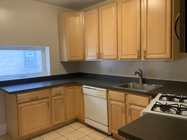 Building Photo - 4304 N Ashland Ave